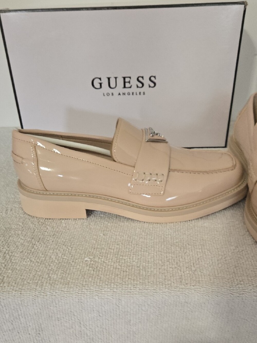 GUESS Women's Nude Shatha Patent Leather Loafers Size 8 NWT - Picture 4 of 6